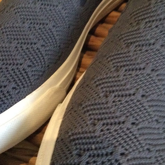 🌿NEW Navy Blue Slip-Ons🌿 - Picture 8 of 9